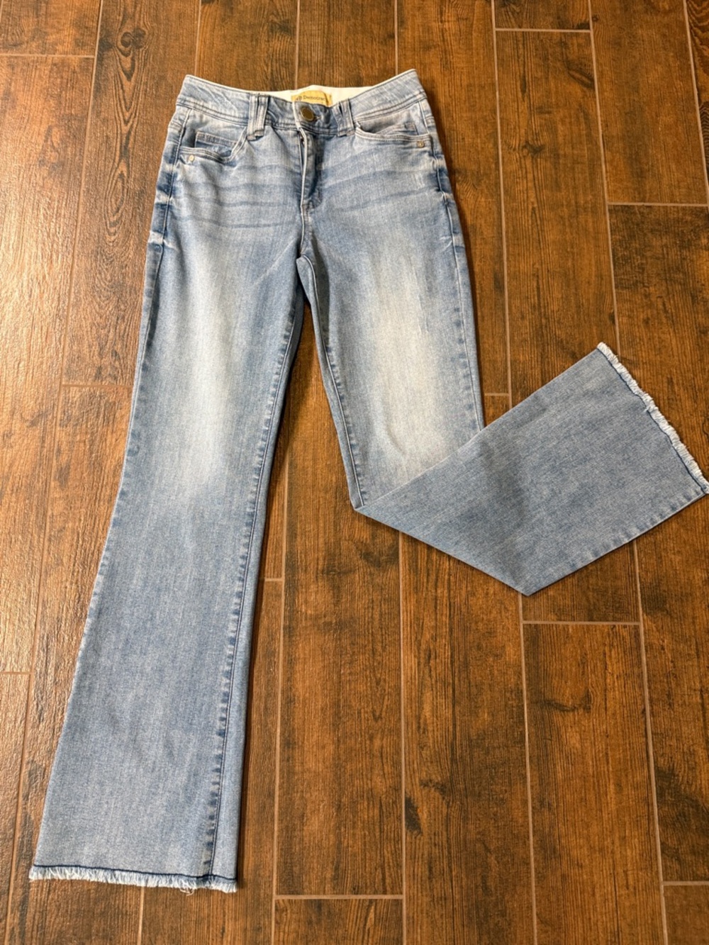 Democracy Light Blue Flared Jeans with Frayed Hem new jeans without tags, size 6